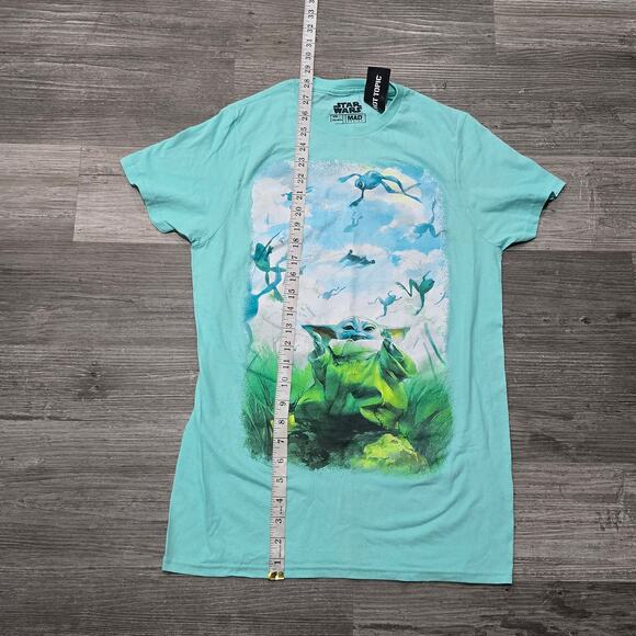 Star Wars Hot Topic Mandalorian Baby Yoda Grogu Frog Flying Short Sleeve Shirt - Picture 8 of 9